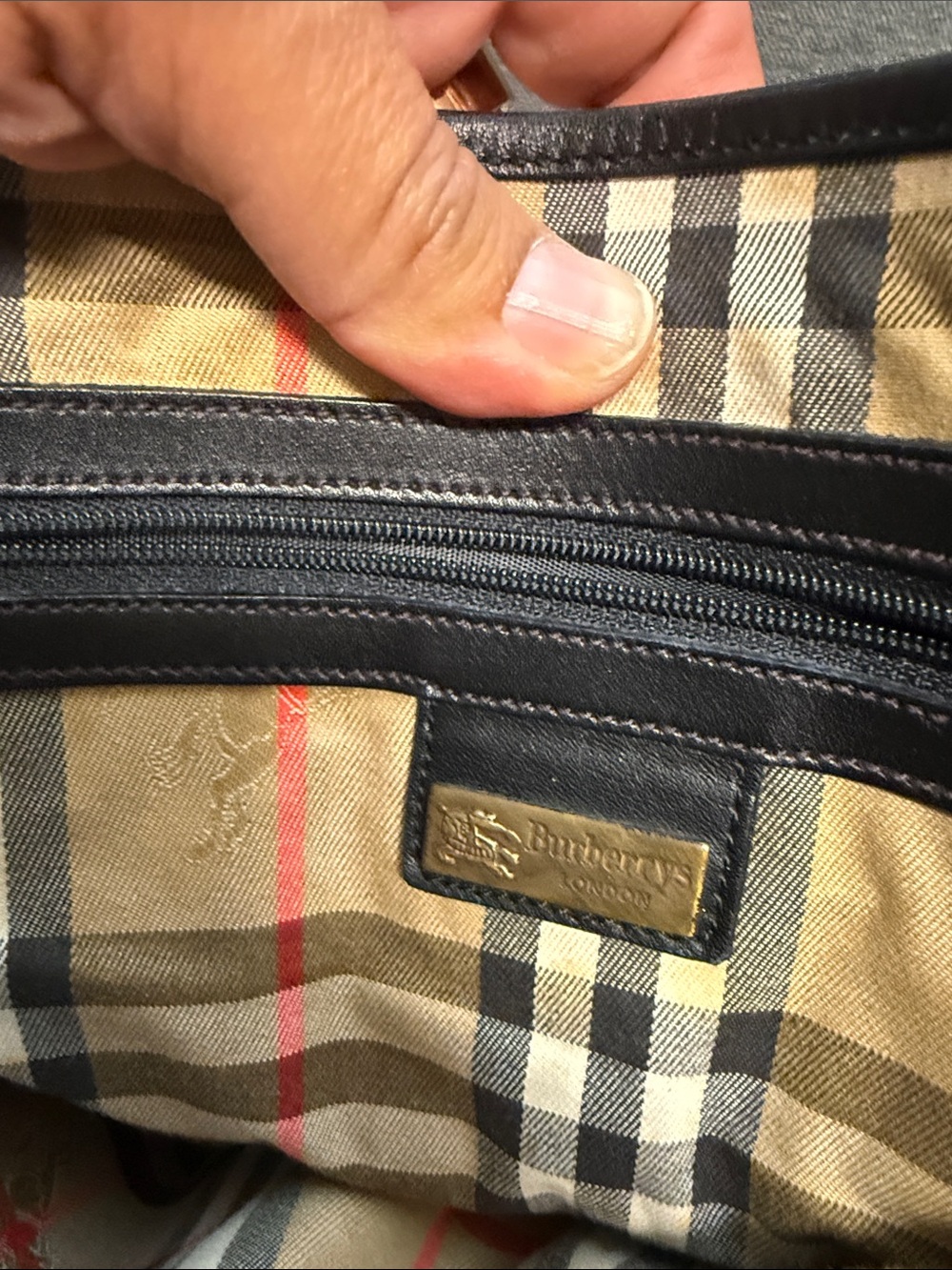 Burberrys Classic Black Leather Bag with Embossed Crest - Picture 4 of 13